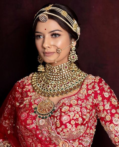 Rajasthani Jwellary Design, Rajwadi Bridal Jewellery, North Indian Bride Hairstyle, Rajasthani Bride Look, Rajasthani Bride Jewellery, Rajasthani Jwellary, Jodha Nath Design Gold, Jewelry For Lehenga, North Indian Bride