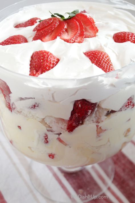 Easy Strawberry Trifle Trifle With Angel Food Cake, Strawberry Cheesecake Trifle Recipe, Strawberry Cheesecake Trifle, Shortcake Trifle, Recipes Apples, Strawberry Shortcake Trifle, Fruit Breads, Strawberry Trifle, Cheesecake Trifle