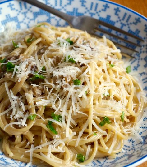 Chicken Mushroom Recipe, Mushroom Pasta Sauce, Italian Pastas, Mushroom Cream Sauce, Mushroom Dishes, Week Night Meals, Porcini Mushroom, Pasta Sauce Recipe, Great Dinner Recipes