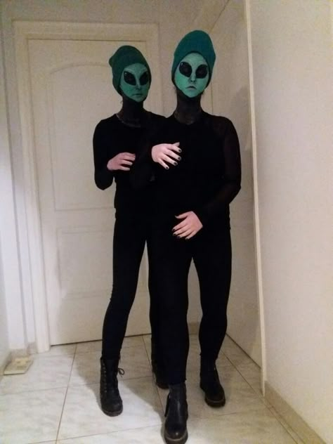 Diy Alien Costume, Alien Diy, Alien Costume Women, Alien Costumes, Alien Halloween Costume, Space Costume, Space Costumes, Alien Party, Alien Halloween