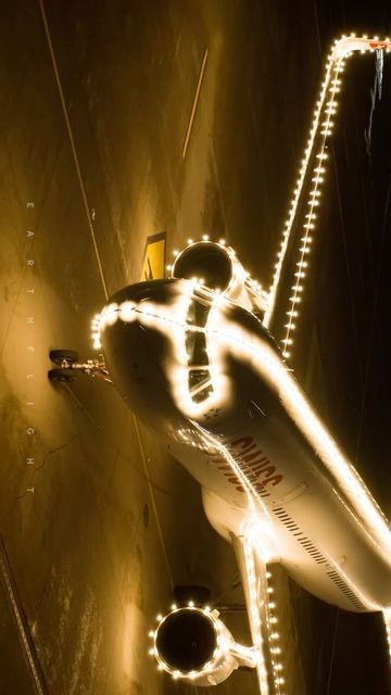 Earthflight on Instagram: "Light up the sky ✈️💡 . . . . #aviation #aesthetic #4kquality #beautiful #swissairlines #airport #switzerland #lights #airbus #christmas #avgeek" Airport Christmas, Aviation Aesthetic, Aircraft Decor, Instagram Light, Wallpaper For Phone, Qatar, Christmas Lights, Switzerland, The Sky