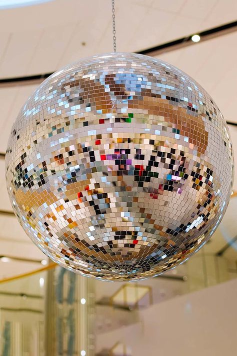 Diy Large Disco Ball, Diy Giant Disco Ball, Diy Mirror Ball, Disco Tiles, Diy Disco Ball, Disco Ball Decorations, Ball Mirror, Disco Ball Mirror, Gloves Diy