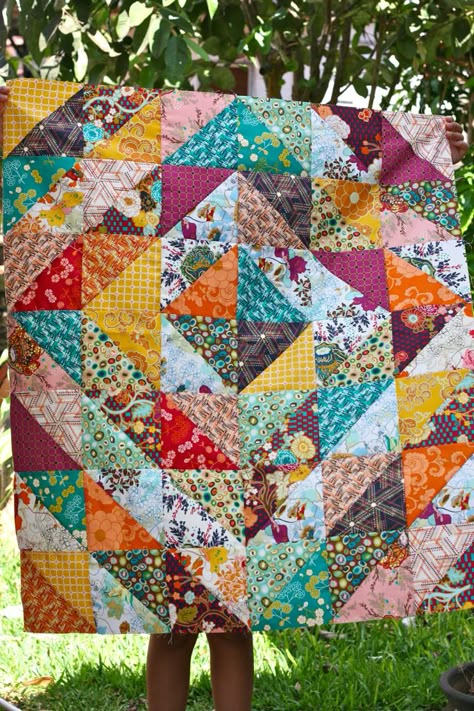 Boho Quilts, Colchas Quilting, Colorful Quilt, Boho Quilt, Quilt Modernen, Triangle Quilts, Half Square Triangle Quilts, Patchwork Blanket, Half Square Triangle