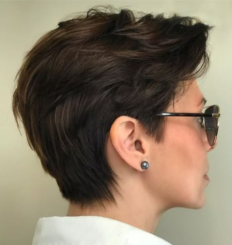 Tomboy Hairstyles, Thick Hair Cuts, Short Hair Tomboy, Girls Short Haircuts, Really Short Hair, Pixie Haircut For Thick Hair, Short Hair Undercut, Hair Inspiration Short, Shot Hair Styles