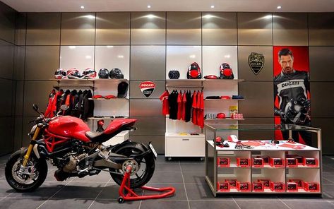 Motorcycle Showroom Interior, Motorcycle Man Cave, Motorcycle Showroom Design, Garage Motorcycle, Dirt Bike Room, Motorcycle Man, Monster Garage, Motorcycle Workshop, Bike Room