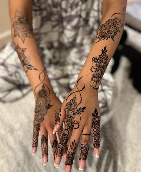 Big Henna Designs, Butterfly Mehndi Designs, Tattoo Designs Hand, Henna Inspired Tattoos, Henna Nails, Henna Tattoo Hand, Henna Tattoo Designs Hand, Pretty Henna, Simple Henna Tattoo