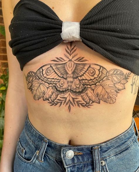 Plus Size Stomach Tattoo, Small Tattoos Traditional, Sleeve Tattoos Floral, Tattoo Ideas Minimalist, Tattoos Floral, Tattoos Japanese, Tattoos Watercolor, Stomach Tattoos Women, Tattoos Traditional