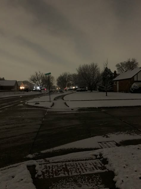 Midwest Winter Aesthetic, Snow In The Dark, Small Town Winter, Midwest Christmas, Midwest Core, Winter Nostalgia, My Astethic, Desired House, Midwest Winter