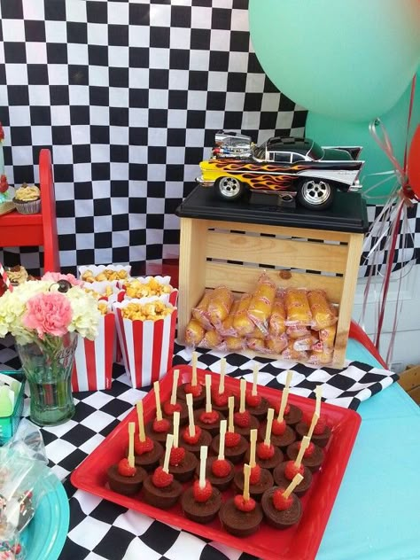 Retro 50's ~ dessert table 50’s Theme Party, 50s Desserts, 50s Party Decorations, Coca Cola Party, 50th Birthday Party Themes, 60's Party, Grease Party, 50s Theme Parties, Sock Hop Party