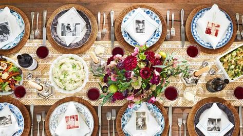 Easy Thanksgiving Menu, Beautiful Dinner Table, Home Dinner Party, Thanksgiving Table Settings Diy, Diy Thanksgiving Centerpieces, Holiday Dinner Ideas, Backyard Entertainment, Easy Napkin Folding, Healthy Spaghetti