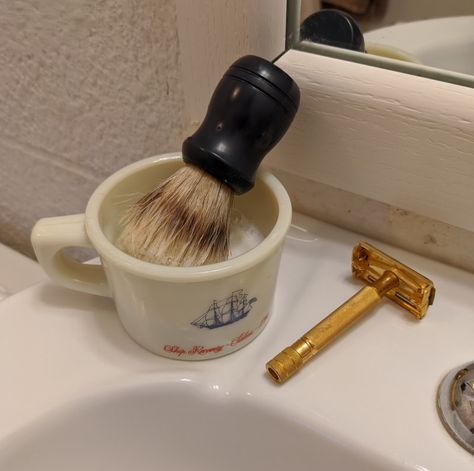 Shaving Aesthetic Men, Man Shaving Aesthetic, Mens Shaving Station, Barber Shave, Shaving Supplies, Shaved Hair Cuts, Shaving Kit, Vintage Shaving, Vintage Shaving Kit