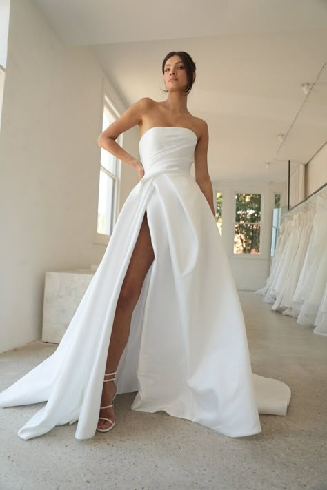 Hardwick White, Mariana Hardwick, Backless Lace Wedding Dress, Plain Wedding Dress, Top Wedding Dress Designers, Rose Gown, Wedding Dress Suit, Milla Nova, Civil Wedding Dresses