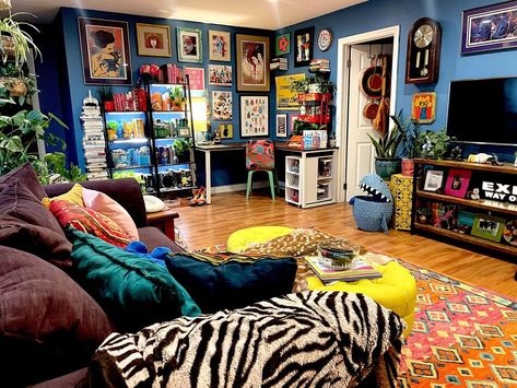 https://www.reddit.com/r/femalelivingspace/comments/1fu4sdu/here_it_is_my_fully_blue_living_room_i_hope_you/ Maximalist Boho, Maximalist Living Room, Colorful Apartment, Future Room, Maximalist Decor, Apartment Decor Inspiration, Blue Living Room, Future Home Ideas, Decor Tips