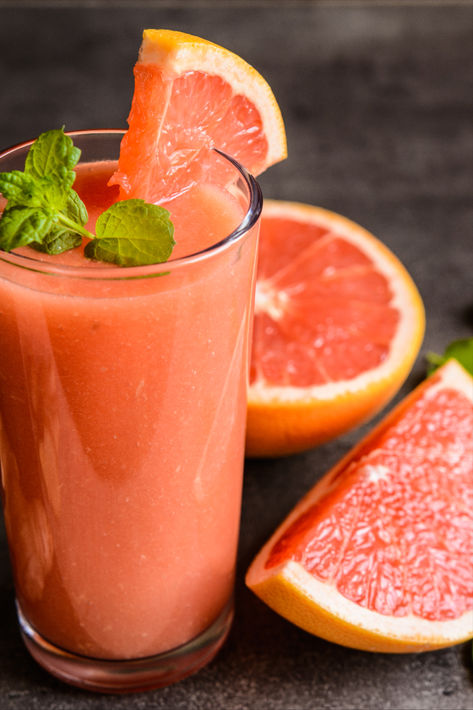 Lisa Faulkner’s grapefruit smoothie Healthy Things To Make, Smoothie At Home, Grapefruit Smoothie, Red Magazine, Keto Smoothie, Diet Smoothie Recipes, Smoothie Makers, Nutrition And Fitness, Healthy Shakes