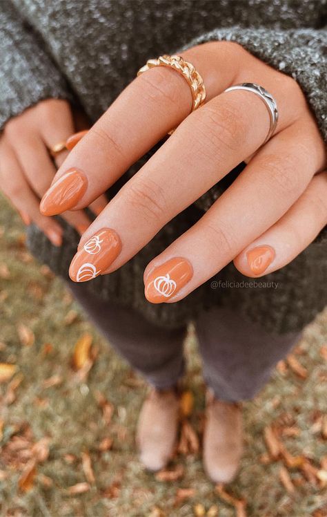 Easy Simple Fall Nails, Fall Time Nails, Kutek Disney, Orange Nail, Simple Fall Nails, September Nails, Fall Gel Nails, Pumpkin Nails, Cute Nails For Fall