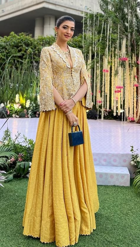 Short Kurti Designs With Skirt, Sangeet Dress Ideas For Sisters, Yellow Indian Outfit For Haldi, Ethnic Skirt And Top Indian Weddings, Pestal Colour Lehanga, Indowestern Outfits For Girls, Indo Western Dress Party Wear Indian Weddings, Winter Indian Outfits, Long Top Lehenga