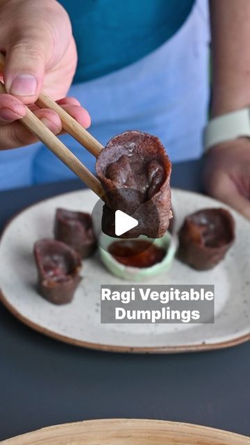 Rice Paper Dumplings Dipping Sauce, Healthy Rice Paper Dumplings, Vegetable Rice Paper Dumplings, Rice Paper Dumplings Vegetarian, Veggie Dumplings, Ragi Flour, Mandu Dumplings, Schezwan Sauce, Garlic Clove