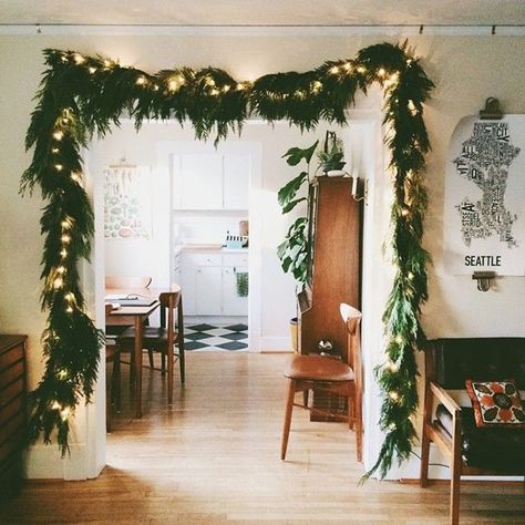 Magnolia Christmas Decor, Christmas Light Installation, Hanging Christmas Lights, Christmas Apartment, Diy Christmas Gifts Cheap, Indoor Christmas, Christmas Garland, Christmas Inspiration, Indoor Decor