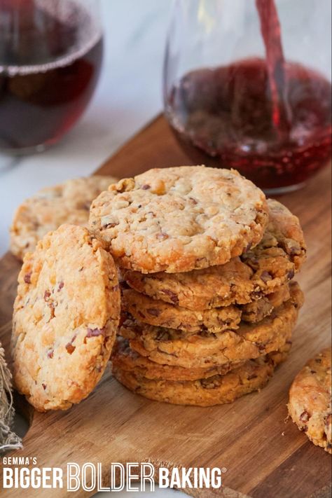 Savory Shortbread, Gingerbread Shortbread, Savory Biscuits, Pecan Recipe, Shortbread Cookies Recipe, Pecan Shortbread Cookies, Pecan Shortbread, Savoury Biscuits, Homemade Crackers