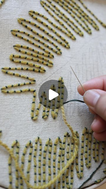 Couching Embroidery Tutorials, Embroidery With Wool Yarn, Embroidery Over Knitting, Embroidery Patterns Clothes, Couching Stitch Embroidery Designs, Wool Embroidery Patterns, Line Stitch Embroidery, Couching Embroidery Design, Couch Embroidery