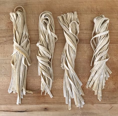 Homemade Eggless Sourdough Pasta Pasta Without Eggs, Pasta With Eggs, Sourdough Pasta Recipe, Rustic Pasta, Sourdough Pasta, Pasta Zero, Spelt Pasta, Make Homemade Pasta, Semolina Pasta