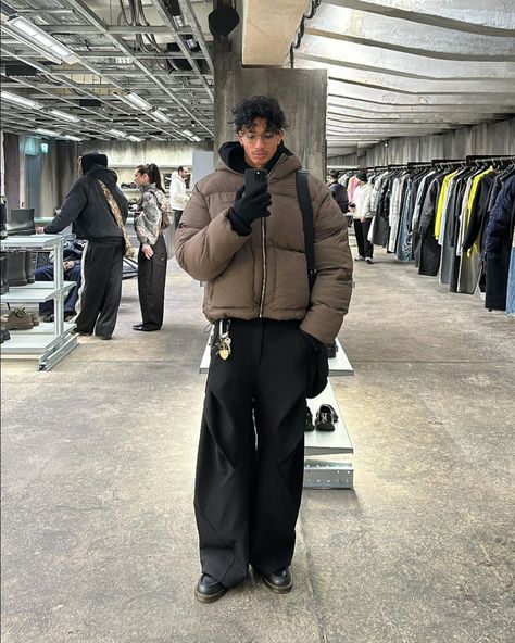 Bryan Perera fits Cozy Fashion Men, Black Jacket Winter, Cool Guy Fashion, Man Winter Jacket, Brown Puffer Jacket Outfit Men, Cold Winter Outfits Men, Down Jacket Outfit, Drake Puffer Jacket, Winter Fits Men