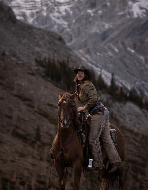 "Sometimes you just need to change your altitude." Photos by: @wildrose.imagery | Featuring: @arianetouss Masc Cowgirl, Appalachian Women, Canterwood Crest, Mountain Woman, Real Cowgirl, Western Horses, Boots Outfit Men, Cowgirl Magazine, Cowgirl Aesthetic