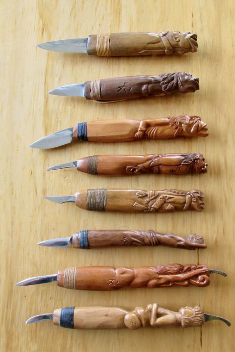 Eight carving knives by RusticJohn with Netsuke inspired handles. The blades are made from guillotine, cut throat razor and circular saw blades. All found material. Wood Carving Knife, Unique Wood Carving, Carving Knives, Wood Carving Tools Knives, Knife Patterns, Unique Knives, Handcrafted Knife, Wooden Knife, Forged Knife