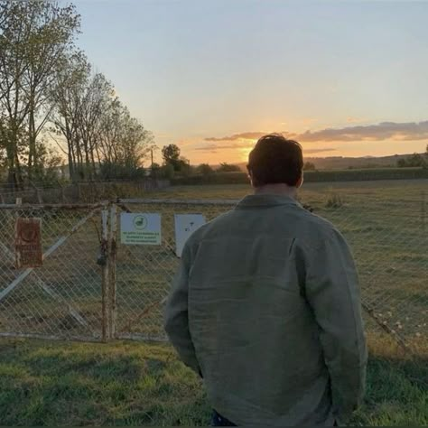 Southern Relationship Aesthetic, Farmer Guy Aesthetic, Farmer Boyfriend Aesthetic, Southern Man Aesthetic, Southern Couple Aesthetic, Tall Man Aesthetic, Southern Boy Aesthetic, Farm Couple Aesthetic, Soft Country Aesthetic