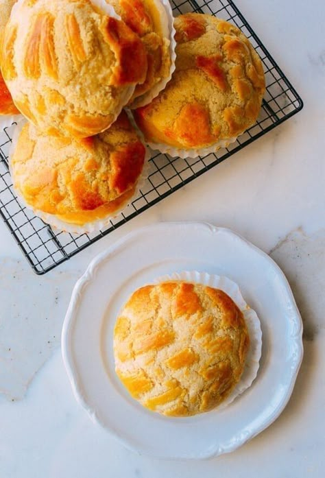 Pineapple Buns: A Chinese Bakery Classic - The Woks of Life Pineapple Buns, Asian Bread, Chinese Bakery, Coconut Buns, Pineapple Bun, Chinese Desserts, Milk Bread Recipe, Mapo Tofu, Asian Dessert