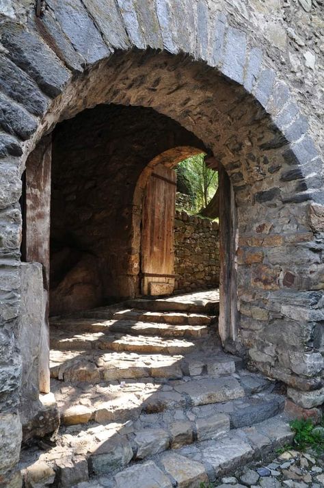 Stone Doorway, Old Structures, Stone Arches, Stone Archway, Stone Architecture, Stone Masonry, Stone Arch, Old Doors, Old Stone