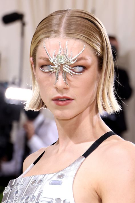 Hunter Schafer Is Giving Us Major Futuristic Vibes in Her First Met Gala Appearance Hunter Schafer Met Gala, Hunter Schafer, Vestidos Vintage, Kate Hudson, Gala Dresses, Dolce E Gabbana, Cara Delevingne, Popsugar, Vera Wang