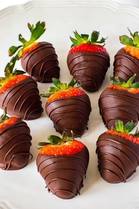 Make beautiful, delicious chocolate covered strawberries at home. They only take minutes to prepare, and they’re always sure to impress. I’ve got all the tips and tricks for perfect chocolate covered strawberries that look as good as they taste. Who doesn’t like chocolate covered strawberries? I haven’t met anyone that would turn down one of these beauties! They are perfect as the ending to a romantic dinner, a yummy treat for the kids, or just because you are craving chocolate cover… Melt Chocolate For Dipping, Chocolate Coconut Cookies, Melting White Chocolate, Frozen Chocolate, Strawberry Dip, Chocolate Sprinkles, Chocolate Craving, Chocolate Coating, Covered Strawberries