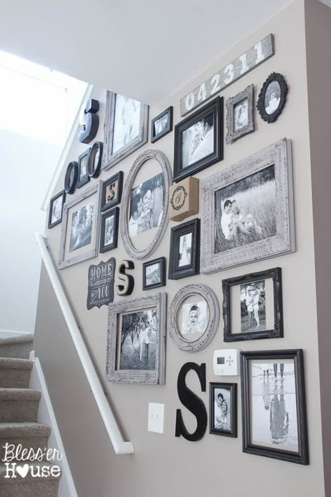 Neat idea for framing family photos-not all photos are the same shape as the frame Inexpensive Home Decor, Gallery Walls, Wall Gallery, Wall Ideas, New Wall, Our New Home, New House Ideas, Design Case, My New Room