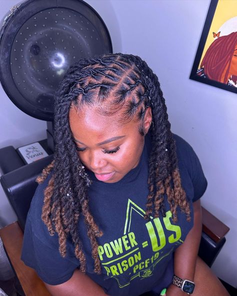 always a slay with this one 🥰 chunky twist x flat twist on the side🫶🏼 • LIKE | SHARE | TAG ! #locs #locstyles #instantlocs… | Instagram 2 Stand Twist Locs Styles, Side Part Barrel Twist Locs, Flat Twist Dreads Loc Hairstyles, Side Part Dread Styles, Side Part Locs Styles, 2 Strand Twists Locs, Locs Hairstyles Two Strand Twist, Two Strand Locs Hairstyles For Women, Two Stand Loc Style