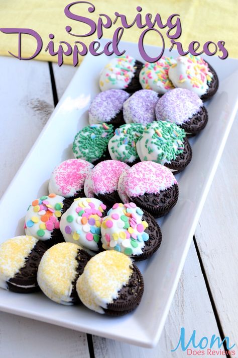 Spring Dipped Oreos #desserts #spring #cookies #diy #sprinkles #decorating Maybe golden Oreos instead Desserts Spring, Diy Sprinkles, Resepi Biskut, Easter Snacks, Easter Sweets, Dipped Oreos, Spring Cookies, Easter Baking, Easter Goodies