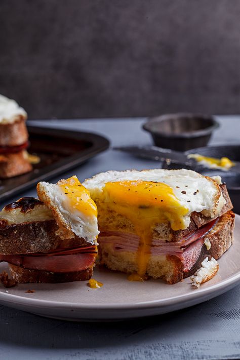 This Croque Madame recipe could not be simpler but the end result is simply drool-worthy. Croque Madame Recipe, Ham Sandwich, Croque Madame, Breakfast Brunch Recipes, Breakfast Time, An Egg, Brunch Recipes, Street Food, Breakfast Brunch