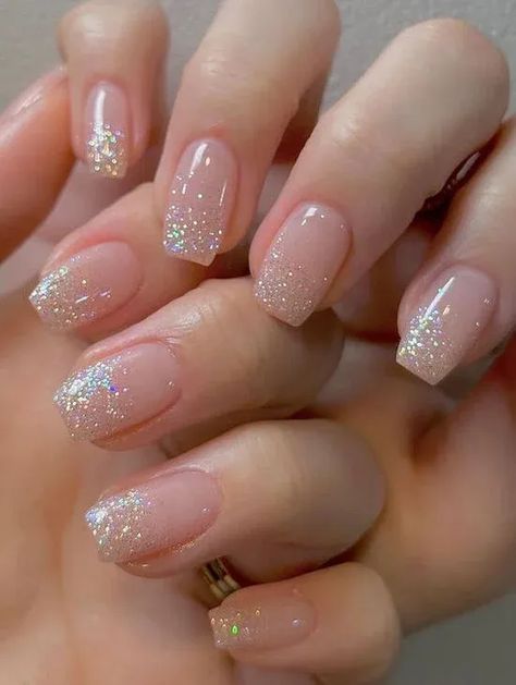 Some people prefer keeping it low-key with neutral or soft tones. If you’re one of them, this glitter nail idea is bound to become your instant fave. Just paint your nails with a soft pink or salmon hue, whichever you fancy. Source: Pinterest (@Kbeauty Addiction) #ChristmasNails #HolidayNailArt #FestiveNails #XmasNailDesigns #WinterNailInspiration #ChristmasManicure #HolidayNailTrends #SeasonalNails #ChristmasNailIdeas #MerryManicures Ombre Nails Bride, قلادات متدلية, Her Nails, Sparkle Nails, Nail Designs Glitter, Sparkly Nails, New Year's Nails, Bridal Nails, Elegant Nails