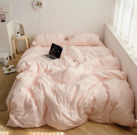 Cute Pink Bedding, Soft Pink Room Aesthetic, Minimalist Pink Bedroom, Pink Minimalist Bedroom, Soft Pink Bedroom Ideas, Light Pink Duvet Cover, Light Pink Comforter, Duvet Covers Pink, Light Pink Bedding