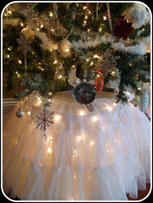 Beautiful Tree - Miss Flibbertigibbet. She used a petticoat for the tree skirt! Neat idea! Christmas Tree With Lights, Tree With Lights, Christmas Tree Skirts, Cowboy Christmas, Chopping Block, Christmas Time Is Here, Have Inspiration, Navidad Diy, 12 December