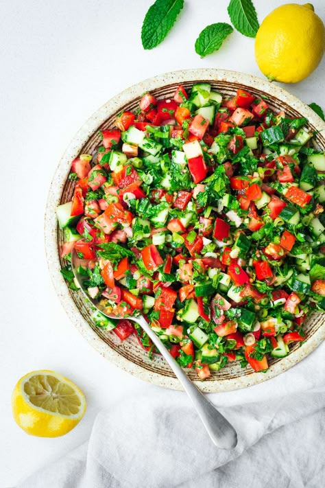 Arabic Salad Recipe Falafel With Canned Chickpeas, Creamiest Mashed Potatoes, Arabic Salad, Persian Salad, Food Arabic, Southern Coleslaw, Kani Salad, Korean Cucumber Salad, Tahini Salad