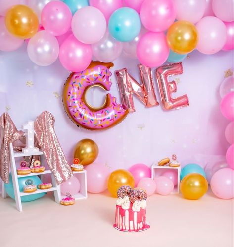 Sweet One Cake Smash Photos, Sweet One Birthday Photoshoot, Sweet One Photoshoot Baby, Two Sweet Photoshoot, Sweet One Cake Smash, One Donut Birthday, 1st Birthday Photo Shoot Ideas, Donut Birthday Cake, Pink Princess Party