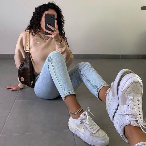 Looks Air Force, Womens Air Force 1 Outfit, Airforce 1 Outfit Women Casual, Styling Air Force 1 Women, Outfit With Air Force 1, Air Force Outfit Woman, Airforce 1 Outfit Women, Air Force Ones Outfit Woman, Af1 Outfit Women