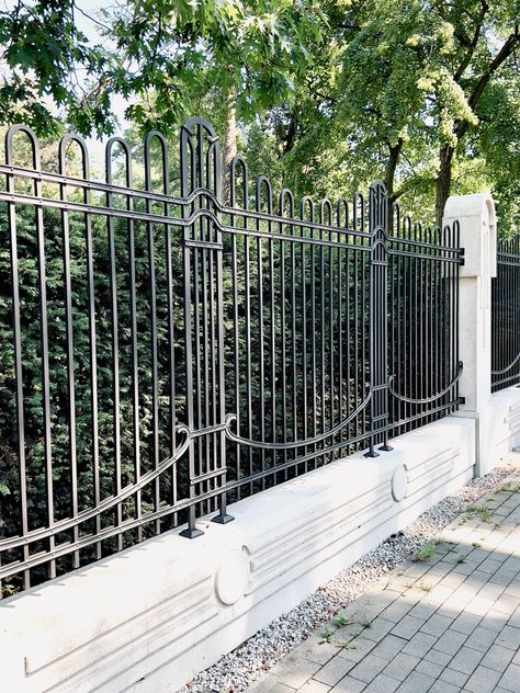 Fence outside art nouveau Villa Anna in Konstancin Jeziorna Fence Design Classic, Art Deco Fence, Iron Fence Design, Curved Windows, Classic Fence, Front Entrance Doors, Outside Art, Dark Garden, Neoclassical Design