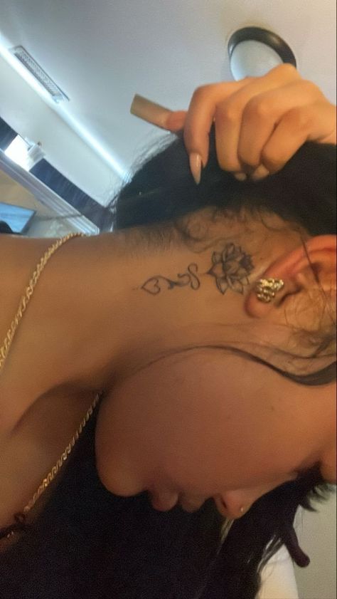 Cover Up Behind Ear Tattoo, Easy Neck Tattoos, Spine Tattoo Unique, Side Of The Neck Tattoos, Behind The Ear Tattoo Ideas Small Meaningful, Tattoo In Front Of Ear, Side Of Neck Tattoos Women, Neck Tattoo Ideas Female, Dainty Neck Tattoo