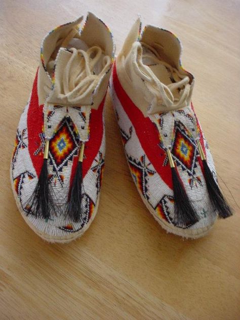 Men's fully beaded moccasins finished in 13/0 tri cut glass beads.