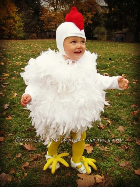 Cutest Chicken Homemade Costume: This cutest Chicken costume was originally made for my oldest daughter, 7 years ago. And it is just as cute on her baby sister, as the day she wore it Baby Chicken Halloween Costume, Chicken Costume Diy, Toddler Chicken Costume, Baby Chicken Costume, Karneval Diy, Chicken Halloween, Chicken Costume, Chicken Costumes, Baby Kostüm