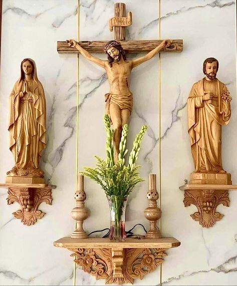 Christian Alter Ideas For Home, Modern Altar Design Home Catholic, Altar Ideas Catholic, Catholic Altar Home Ideas, Home Altar Catholic Beautiful, Wall Altar Ideas Catholic, Catholic Home Altar Ideas Living Rooms, House Altar, Home Alter