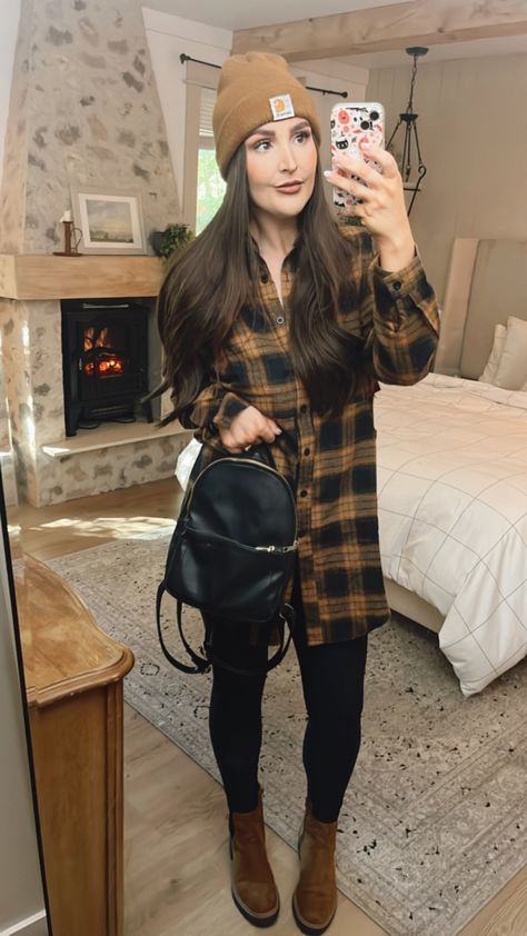 Plaid Shirt With Leggings, Plaid Outfits For Women Flannels, Flannel And Beanie Outfit, Brown Plaid Shirt Outfit Women, Lumberjack Women Outfits, Plaid Shirt With Cardigan Outfit, Lumberjack Style Women Outfit, Long Plaid Shirt Outfit, Flanel Outfit Woman