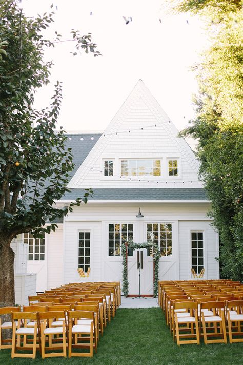 If you’re looking to have a more intimate Southern California wedding, look no further than these perfectly small venues in Los Angeles. Wedding Venues Los Angeles, Lombardi House, Small Wedding Venues, Urban Wedding Venue, Southern California Wedding Venues, Wedding Venue Los Angeles, Smallest Wedding Venue, California Wedding Venues, Southern California Wedding